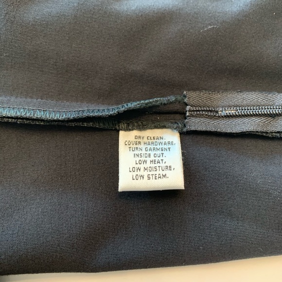 St. John Cotton Knit Pull on Capri Pants Sm/Md - Picture 6 of 7